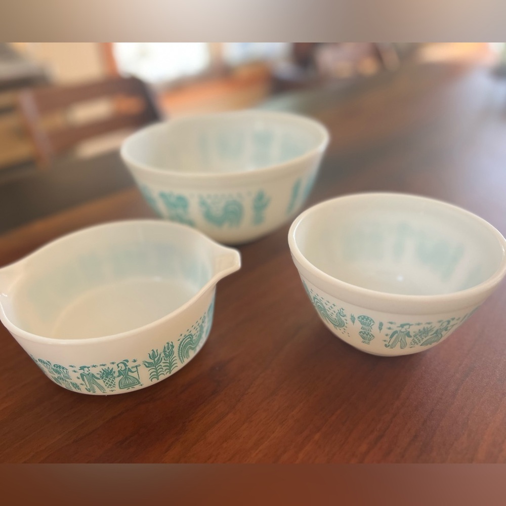 VINTAGE PYREX Butterprint Amish Bowls. Set of 3
